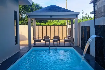 Image de Serenity I Villa : 4 Ensuite Bedrooms, Heated Pool Feature & Cozy Living Spaces.