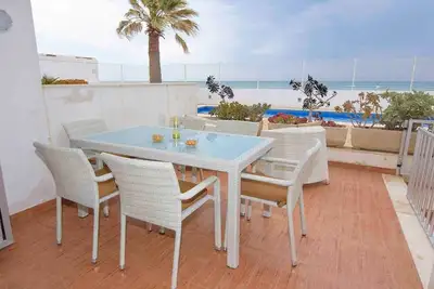 Image de Appartement les pieds dans l’eau mer piscine clim