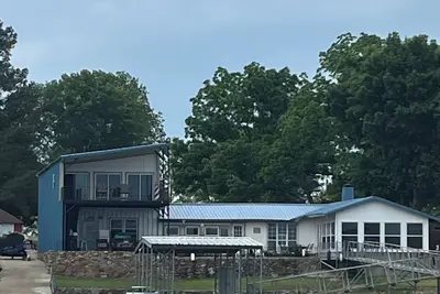 Image de Water front Apartment Grand Lake spectacular views charming 2-bedroom.