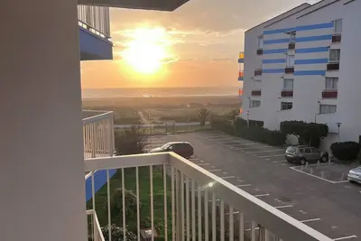 Image de Bel appart, 4 pers, vue mer/port/montagne, bord de mer, accès direct plage.