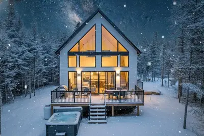 Image de Spa et Table de Billard | Chalet Ayoka