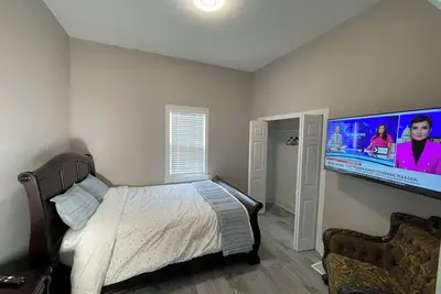 Image de Beautiful Renovated aged Spacious Apartment in Cleveland