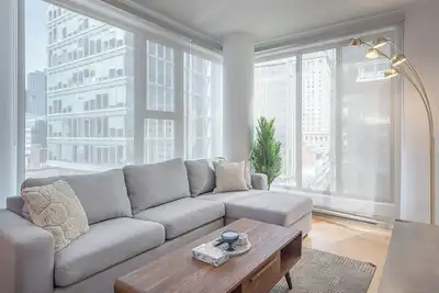 Image de Modern 2br Old Port Condo | Free Indoor Parking