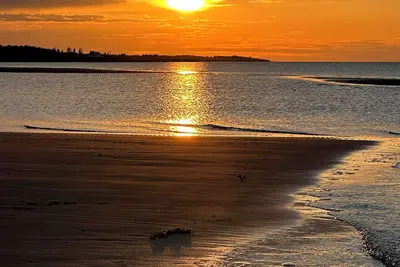 Image de Bent Brook Beach House - Private, pet friendly, beach access, central location