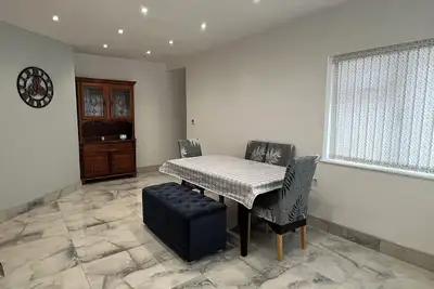 Image de Cosy&Comfortable 2-bedroom house in Staffordshire; Perfect for couples& families