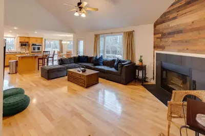 Image de Cozy 4 bedroom house for rent in the heart of the Mountains. Minutes to Cannon.