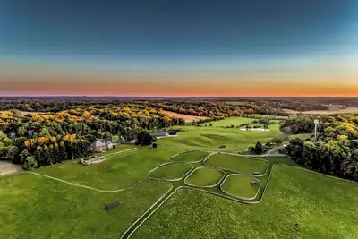 Image de Spacious 7-bedroom house in tranquil Fallston with fitness room, Ac