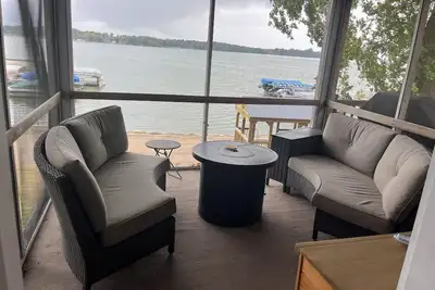 Image de Cozy cabin on Lake Jefferson in Cleveland, Mn