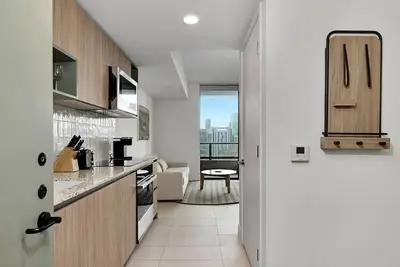 Image de Skyline Views | 44th Floor Across Kaseya Center
