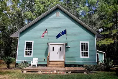 Image de Cabin in the woods at Stokes Bluff