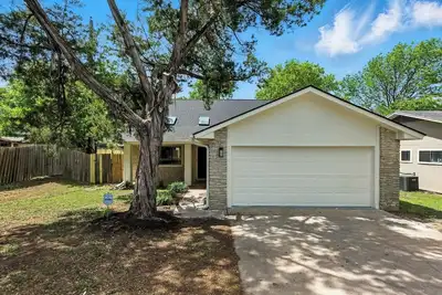 Image de Austin 3br/2. 5ba Retreat with Backyard. 15 Mins From Downtown Austin
