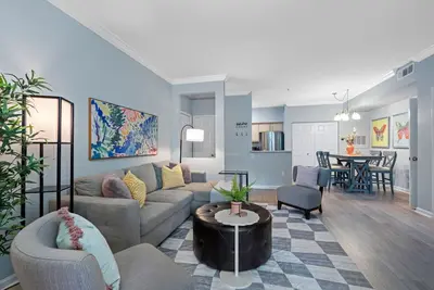 Image de Spacious 1 bedroom condo, walk to the water!