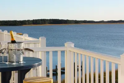 Image de Entire Villa with Gorgeous Bay Views and 5 minute Walk to the Beach