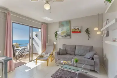 Image de Appartement de Vacances 'Mirra - Vue Mer' avec Vue sur la Mer, Piscine Commune et Wi-Fi