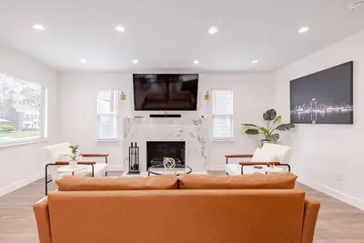 Image de Beautifully Renovated Modern Home in Detroit