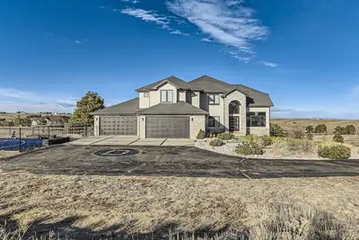 Image de Luxury Parker Mansion w/ Bar, B-Ball & Hot Tub