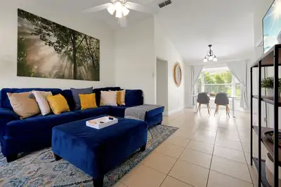 Image de Deltona Getaway 3br/2ba Home + King Suite & Workspace