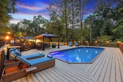 Image de Atlanta Oasis • Upscale Home • Pool • HotTub • Firepit • Bbq • 12 max