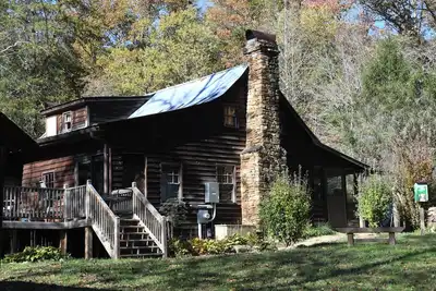 Image de Charming Shared Cabin at Project Chimps Sanctuary