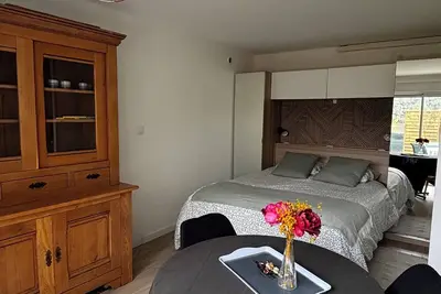 Image de Studio tout équipé avec terrasse et parking – calme, confort, bien situé