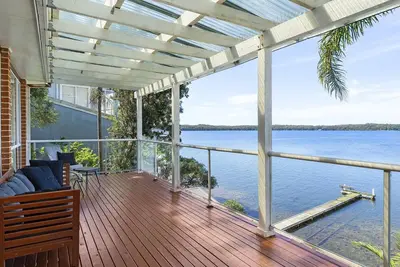 Image de Waterfront Vista Escape with Games Room Jetty Access & Expansive Views
