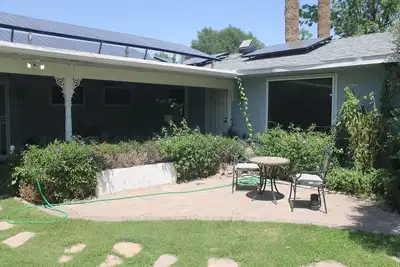 Image de Shady Grove-Centrally Located City Oasis -Pets Ok, 2br - 4 guests, Longer Stays+