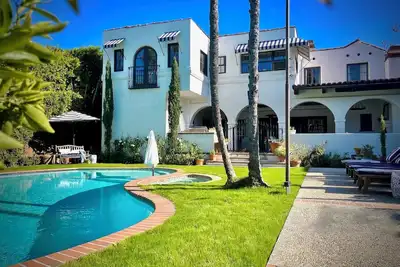 Image de Elegant & Central Hollywood Estate