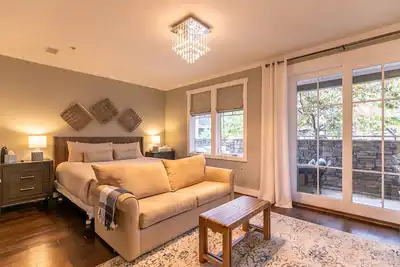 Image de Cozy Mountain Retreat at Blue Ridge Mountain Club - Ground level condo with top community amenities