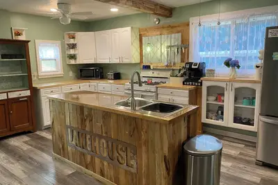 Image de Cool 4-bedroom house with Ac in charming Ashtabula