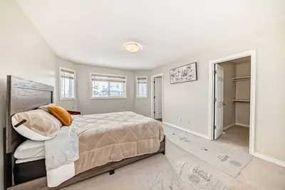 Image de Gorgeous home in Newcastle; close to many amenities