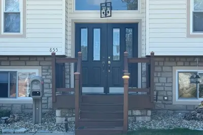 Image de 3-bedroom 2 bath House Featuring a Music Theme Decor