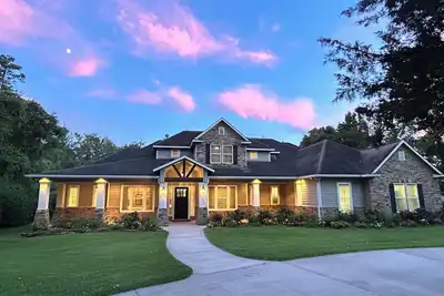 Image de Enjoy a little slice of country at this 2. 5 acre family retreat and event center