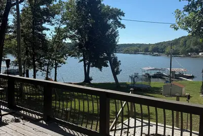 Image de Charming 2-bd house with lake views &ride right to both loop 2 and loto sxs park