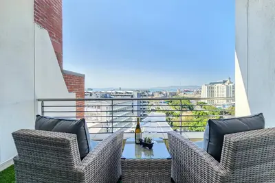 Image de 2-Bed De Waterkant Apartment with Balcony & Pool