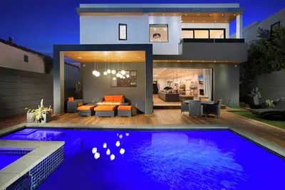 Image de Modern Weho Luxury Cozy and Spacious Home W/ Pool 5bdr