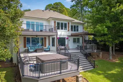 Image de Lakeside Memories on Keowee w/ Hot Tub