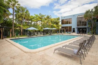 Image de Vizcaya Room With Pool Free Airport Shuttle And Pets Welcome