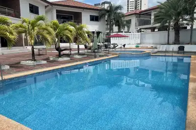 Image de Charming 4-bedroom condo with Ac in Clark Special Economic Zone