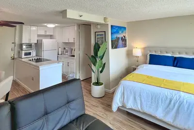 Image de Comfy and Modern Condo By Waikiki!