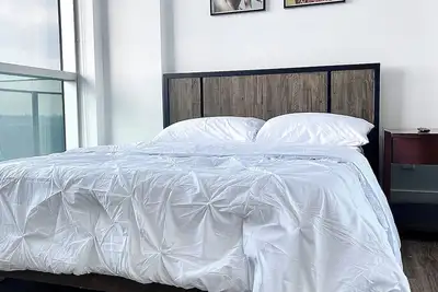 Image de Cozy Room | Private Bath | Ac | Gym| Downtown Core