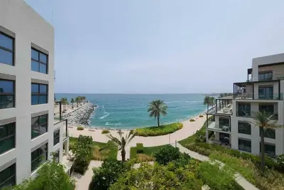 Image de Wake Up to Waves - Modern two-bedroom apartment with uninterrupted Sea View\"