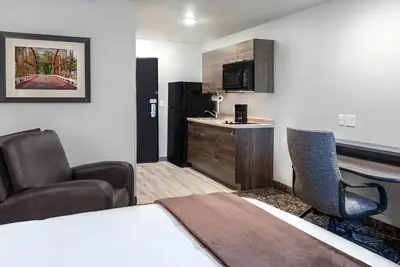 Image de Clean, Quiet Retreat Near Ford Idaho Center Events and Warhawk Air Museum