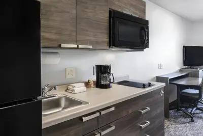 Image de 3 Extended-Stay Studios Near Historic Warhawk Air Museum and Lakeview Water Park