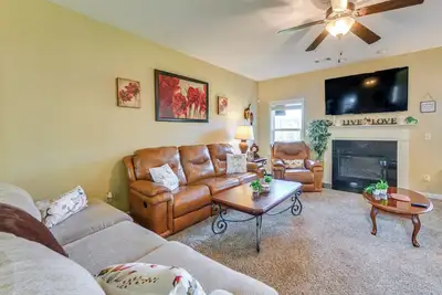 Image de Fenced Yard & Patio! Family Home Near Fort Benning