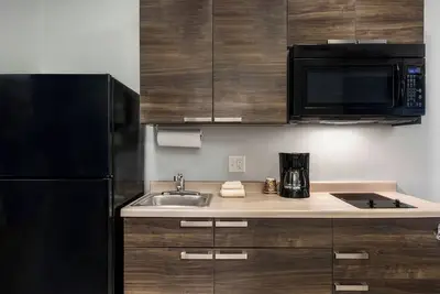 Image de 2 Modern Suites with Fully Equipped Kitchen Near Mitchell Prehistoric Village