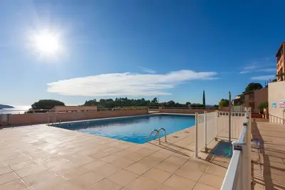 Image de Appartement 'Sylvabelle' avec vue sur mer, piscine partagée et terrasse privée