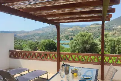 Image de Casita with lake view - mountains, coast & city nearby