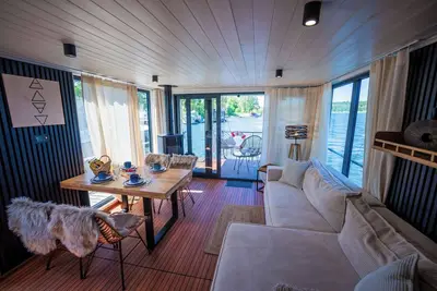 Image de Luxurious & cozy: Houseboat Elements Woma D13