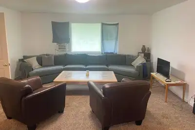 Image de 5-Bedroom Home on the B-Line Trail with Hot Tub & Pool Table