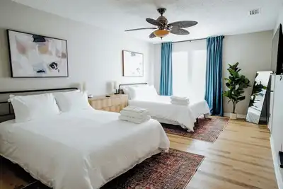 Image de Bright & Comfortable 2br | Steps from Mob